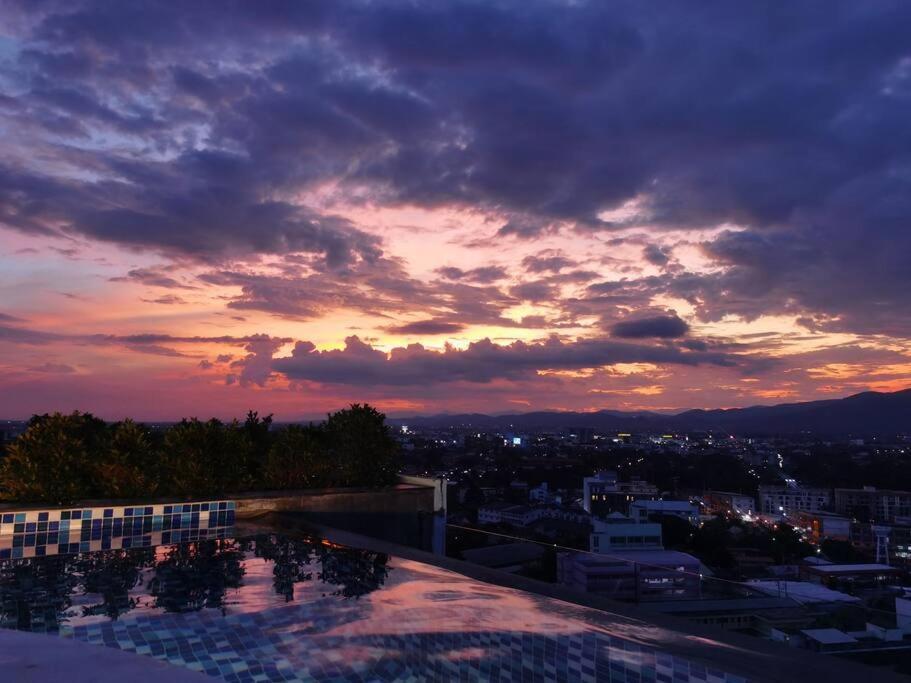 Modern Style Room With Sky Pool 古城边天际泳池公寓 Chiang Mai Exterior photo