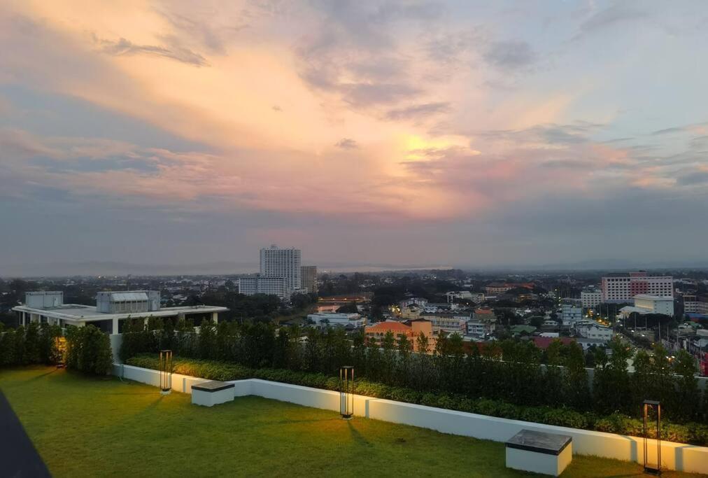 Modern Style Room With Sky Pool 古城边天际泳池公寓 Chiang Mai Exterior photo
