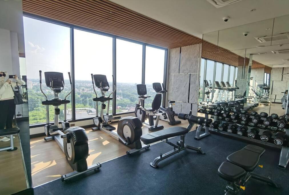 Modern Style Room With Sky Pool 古城边天际泳池公寓 Chiang Mai Exterior photo