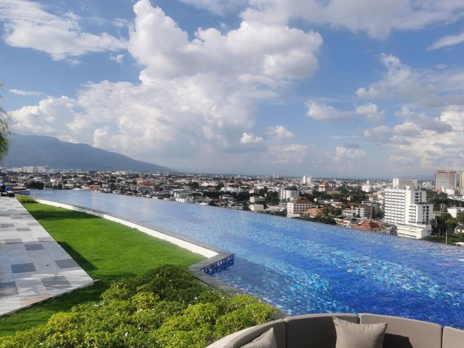 Modern Style Room With Sky Pool 古城边天际泳池公寓 Chiang Mai Exterior photo
