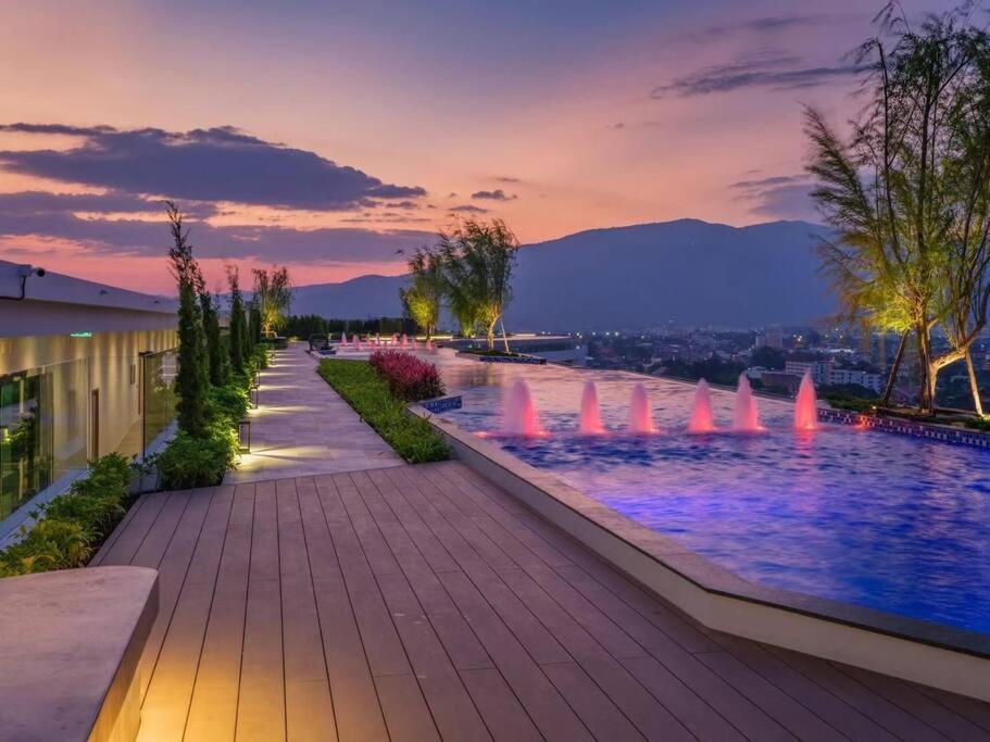Modern Style Room With Sky Pool 古城边天际泳池公寓 Chiang Mai Exterior photo