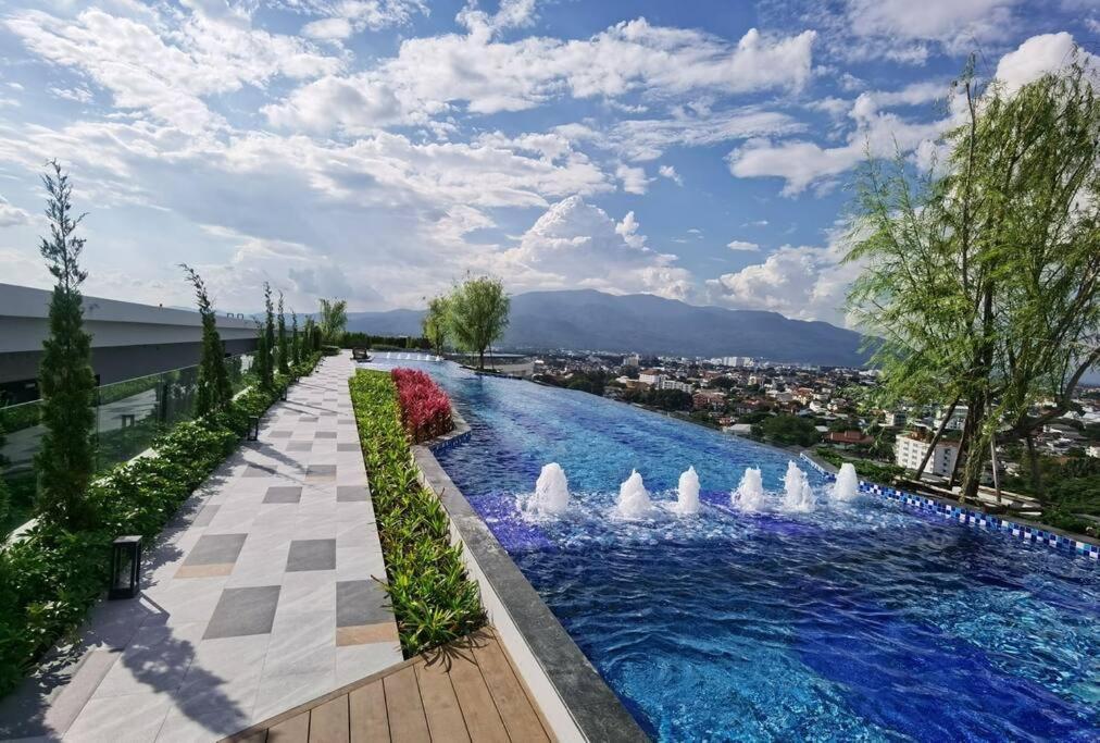 Modern Style Room With Sky Pool 古城边天际泳池公寓 Chiang Mai Exterior photo