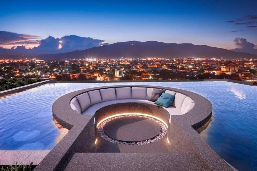 Modern Style Room With Sky Pool 古城边天际泳池公寓 Chiang Mai Exterior photo